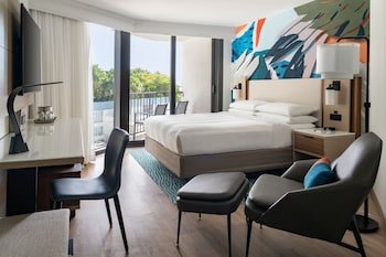 Room, 1 King Bed (Pool View)
