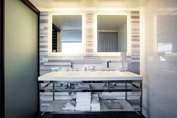 Suite, 1 Bedroom, Lake View