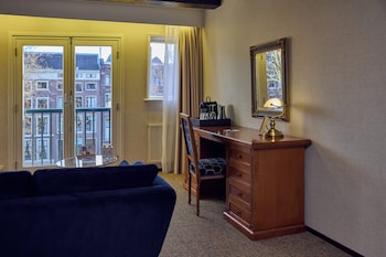 Superior Room, 1 King Bed, Canal View