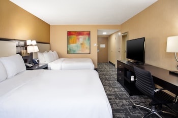 Standard Room, 2 Double Beds, Accessible, Non Smoking (Communications, Accessible Tub)