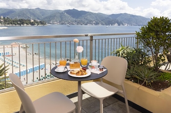 Deluxe Room, Multiple Beds, Balcony, Sea View