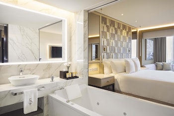 Royal Executive Junior Suite
