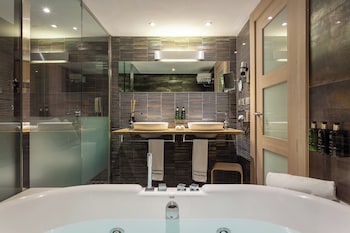 The Level Grand Premium Room with Hydromassage (2+1)
