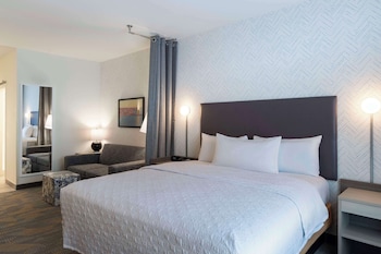Studio Suite, 1 King Bed, Accessible, Bathtub