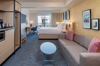 Room, 1 King Bed, Balcony (Hearing)