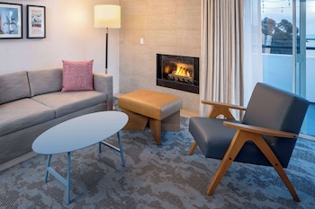 Suite, 1 King Bed, Balcony