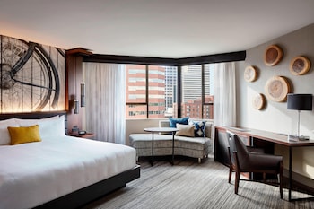 Room, 1 King Bed (Mobility/Hearing Accessible, Tub)