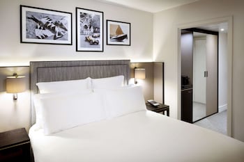 Suite, 1 Queen Bed (Top Floor)