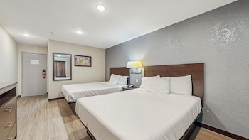 Suite, 2 Queen Beds, Non Smoking (Sofa Bed)