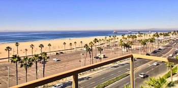 Suite, 1 King Bed, Oceanfront, Twin Dolphin Tower