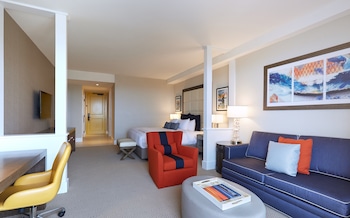 Suite, 1 King Bed, Accessible (Hearing)