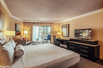 Room, 1 King Bed, Partial Ocean View (Huntington Tower)