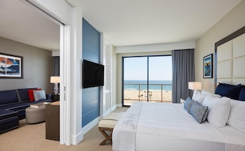 Suite, 1 King Bed, Accessible (Hearing)