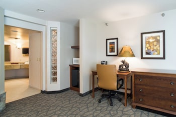 Signature Room, 1 King Bed, Jetted Tub