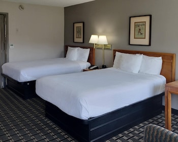 Standard Room, 2 Double Beds, Roll-in Shower, Non Smoking (Handicap Accessible)