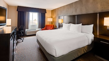 Standard Room, 1 King Bed, Non Smoking, Refrigerator & Microwave