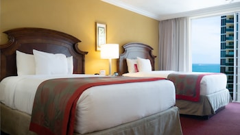 Room, 2 Queen Beds, Non Smoking, Balcony (Partial Ocean View)