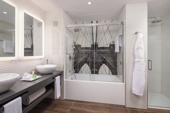 Junior Suite (Extra Bed 2 adults + 1 child)