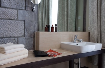 Deluxe Room, 1 Queen Bed, City View