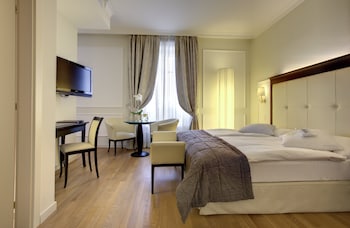 Superior Room, 1 Queen Bed, City View