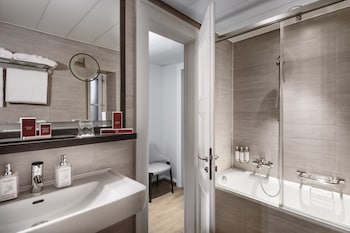 Suite, 1 Queen Bed, Terrace, Lake View