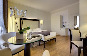 Superior Room, 1 Queen Bed, City View