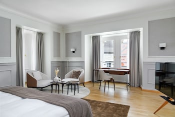 Suite, 1 Queen Bed, Terrace, Lake View