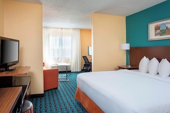 Executive Suite, 1 King Bed with Sofa bed (Mobility/Hearing Accessible, Tub)