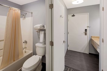 Standard Room, 1 King Bed, Non Smoking, Refrigerator