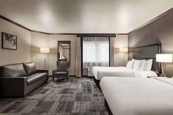 Business Room, 2 Queen Beds, Non Smoking (Larger Room;with Sofabed)