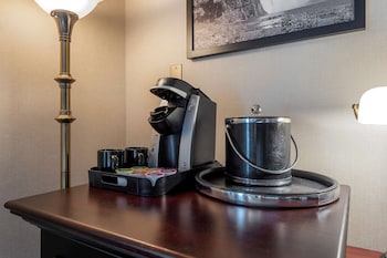 Business Room, 2 Queen Beds, Non Smoking (Larger Room;with Sofabed)