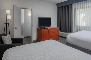 Suite, 1 Bedroom, Courtyard View