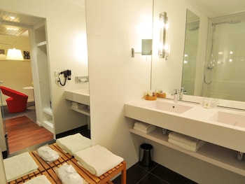 Triple Room, Multiple Beds (1 double and 1 single beds)