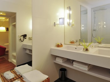 Triple Room, Multiple Beds (1 double and 1 single beds)