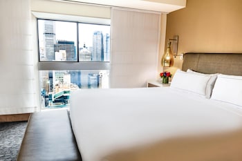 Deluxe Suite, Multiple Beds, Jetted Tub