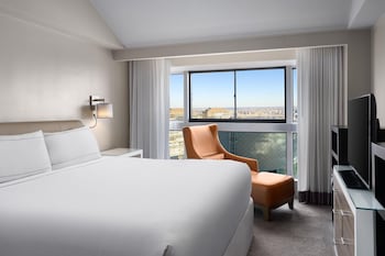 Suite, 1 King Bed, City View