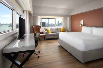 1 King Bed