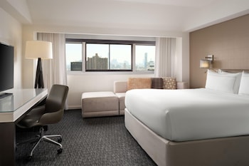Signature Suite, 1 King Bed with Sofa bed, Mobility Accessible