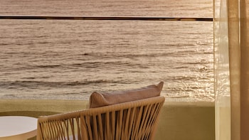 Premium King Signature Ocean Front Room