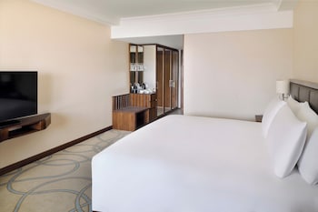 Classic Room, 1 King Bed, Smoking