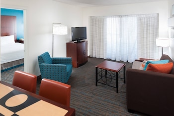Suite, 2 Bedrooms, Lake View (Balcony)