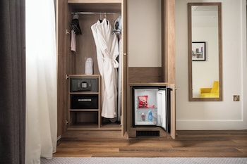 Premium Room, 1 King Bed, City View