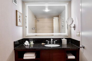 Studio, 1 King Bed with Sofa bed, Mobility Accessible, Kitchenette