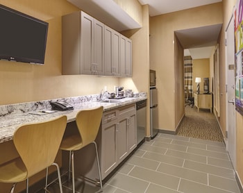 Studio, 1 King Bed with Sofa bed, Kitchenette