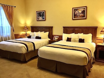 Deluxe Room, 2 Queen Beds, Accessible, Non Smoking (Mobility)