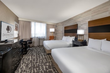 Room, 2 Queen Beds, Mobility Accessible, Microwave (Mobility, Roll-In Shower)