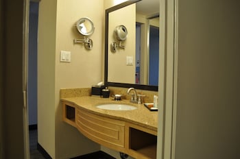 2 Queen Beds Terrace Accessible