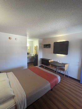 Standard Room, 1 Queen Bed, Non Smoking