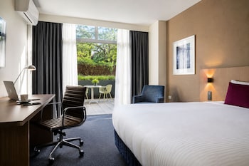 Superior Room, 1 King Bed, Patio