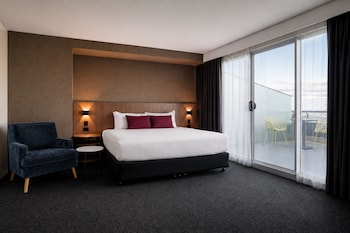 Privilege, Junior Suite, 1 King Bed, Balcony